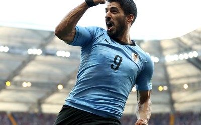 电竞牛热评-佩德里这跑位灵动如狐